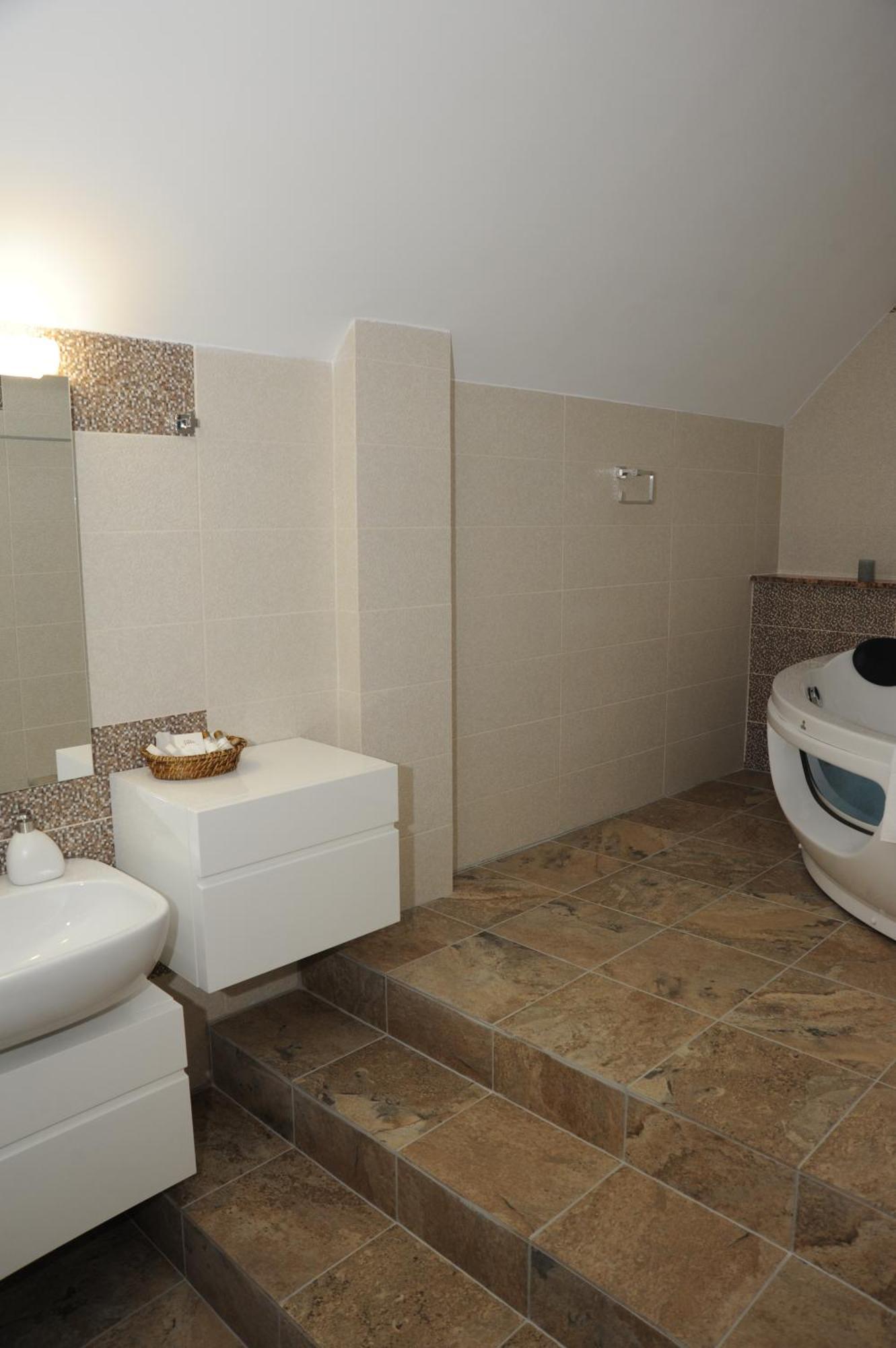 Castelul De Smarald Bed & Breakfast Pangaracior Ngoại thất bức ảnh